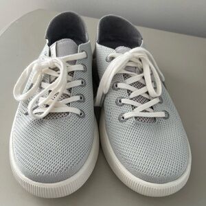 REEF Neptune sneaker NWOT size women’s 8. Light grey